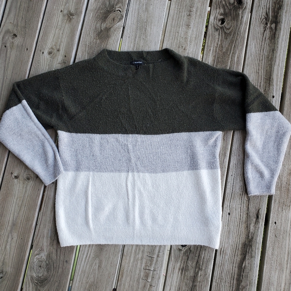 Tri color sweater, large